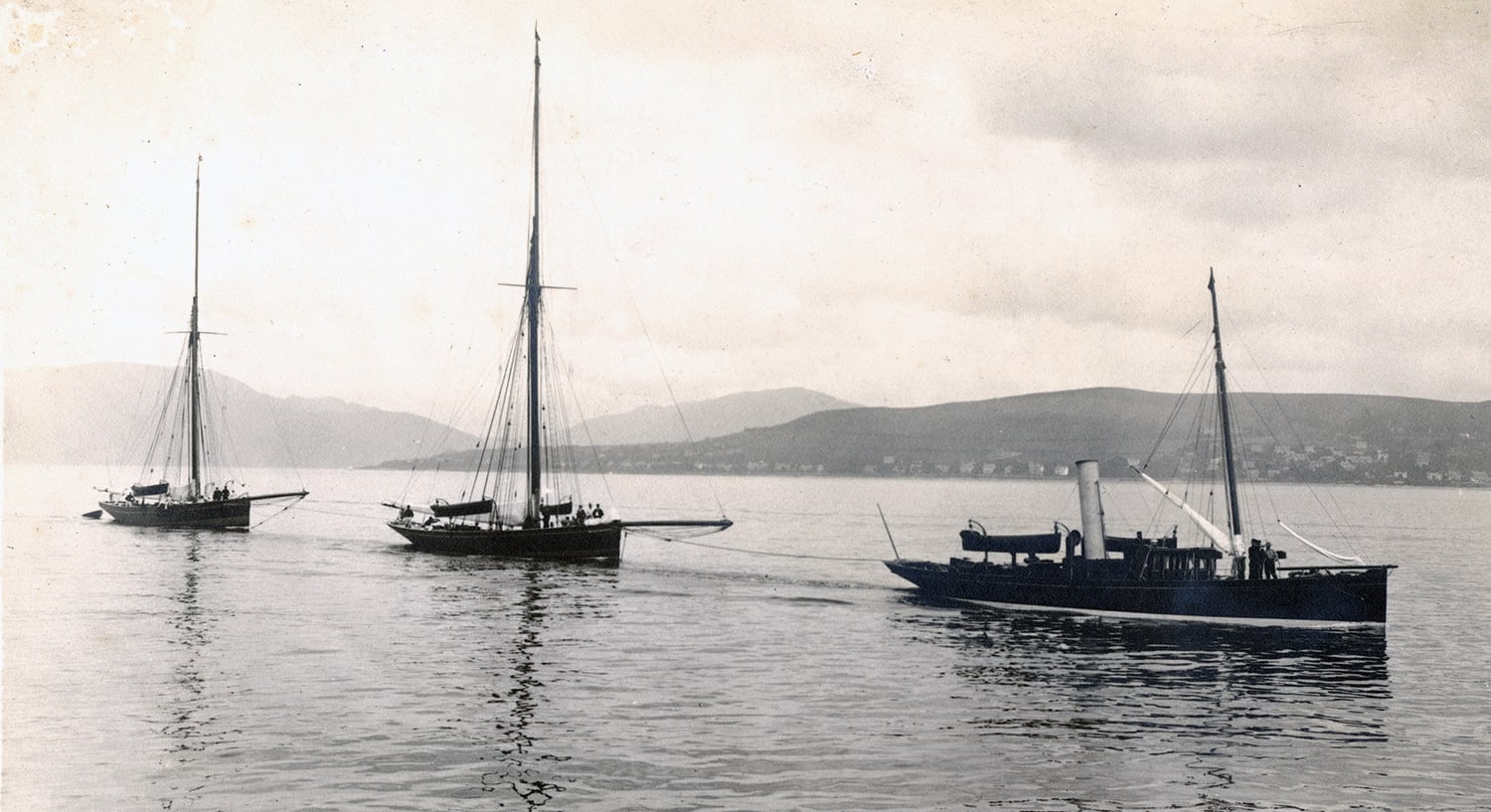 EXPRESS tows Coats’s MARJORIE and her competitor, VANDUARA.